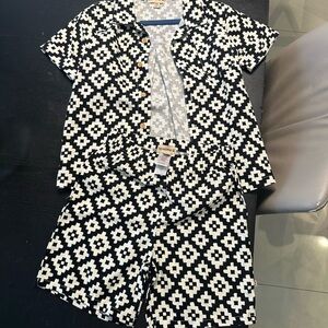 Black and White Patterned linen cotton costume. Never was worn, in perfect condi